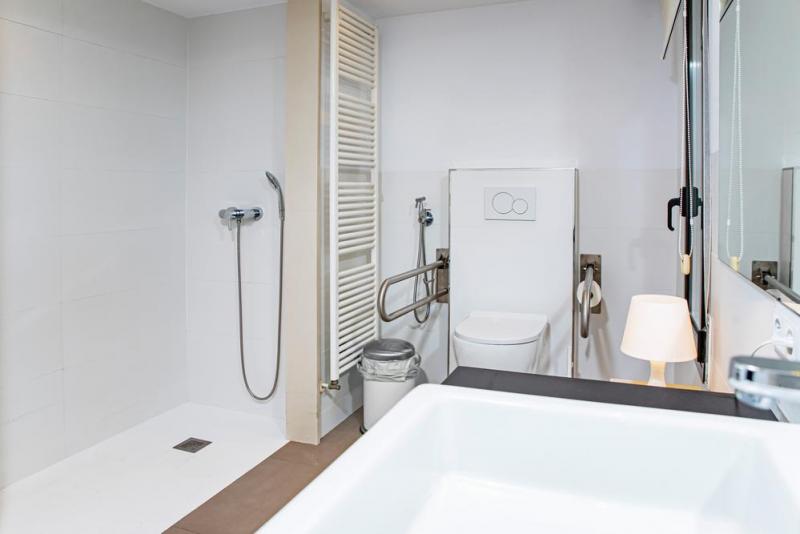 Cr&eacute;er une salle de bains accessible PMR &agrave; Fameck, quelles &eacute;tapes pr&eacute;voir ?
